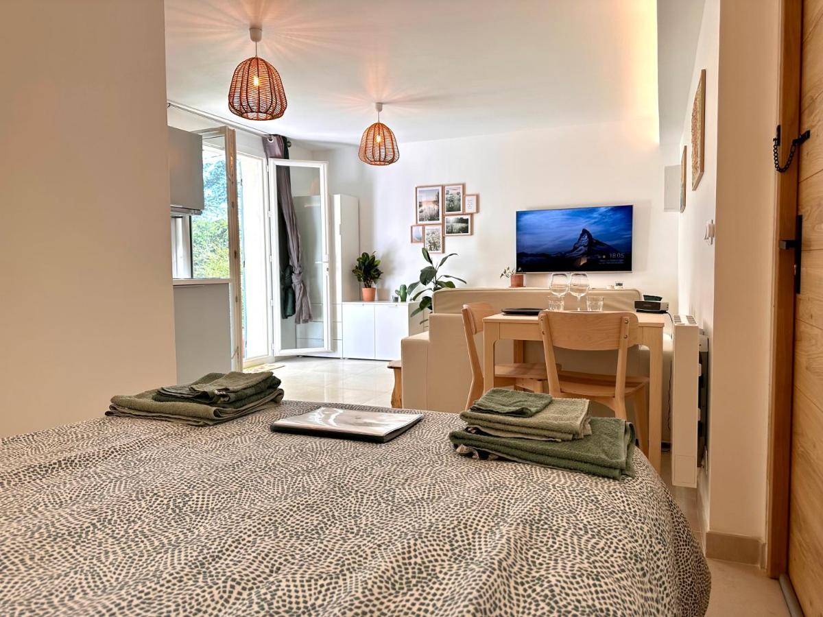 Paisible Studio Tout Neuf En Lisiere De Foret Peyrolles-en-Provence Eksteriør bilde